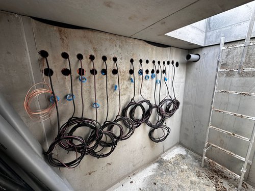 Interieur du local avec les réseaux de refoulements